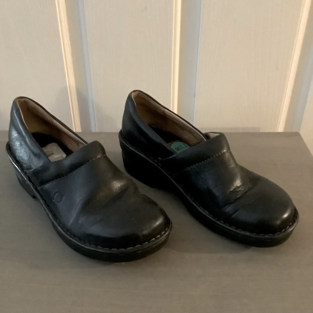 Born brand Womens loafer style black shoe, 7 1/2 W, leather upper & linings